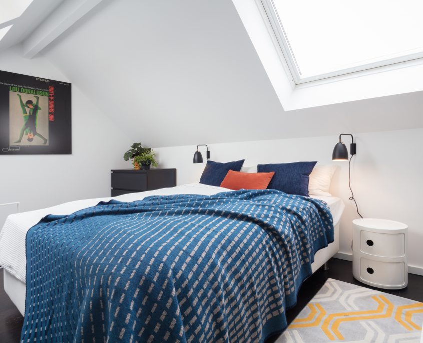 Morton Place Parvis Furnished Housing blue bed