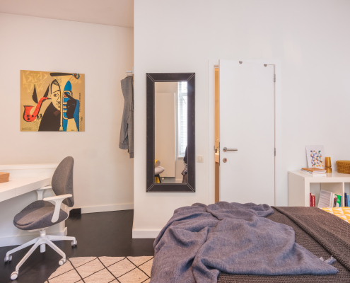 Morton Place Parvis Room 4 view to ensuite shower room